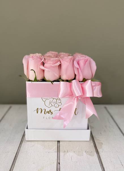 Caja blanca de 16 rosas